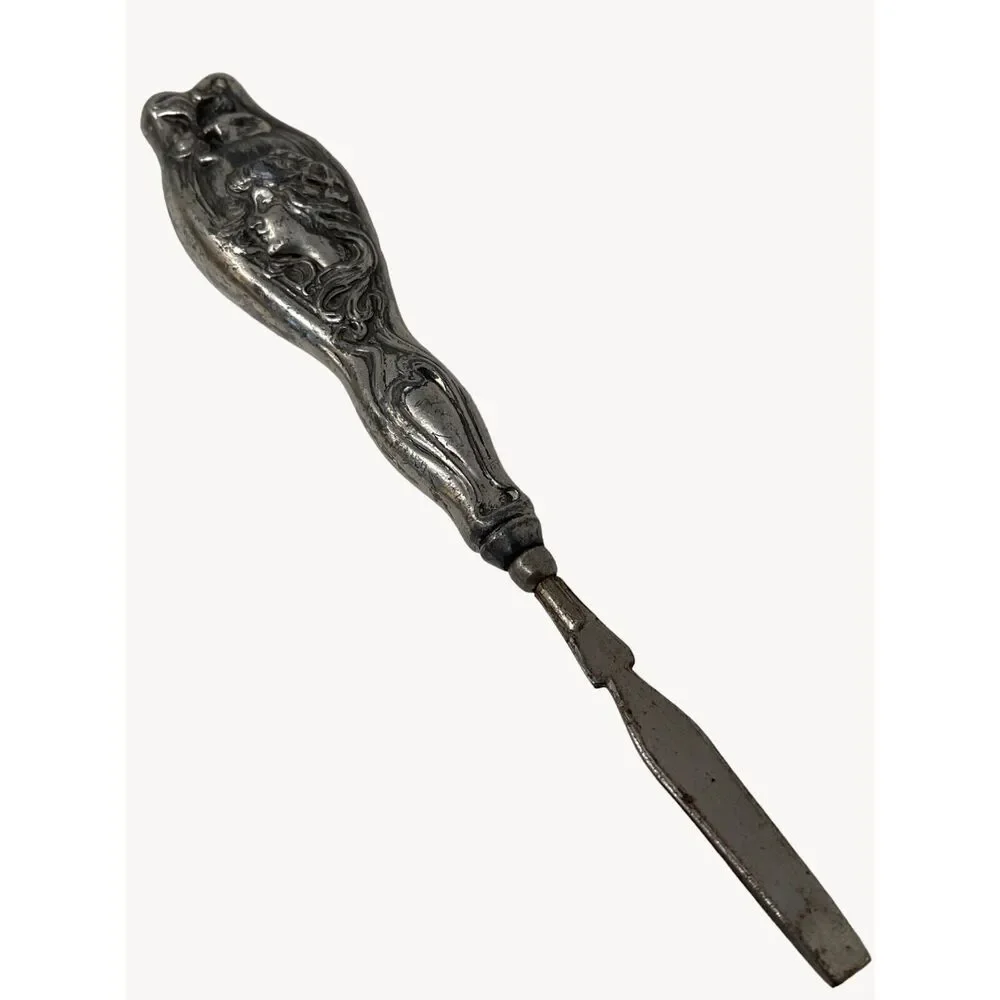 Cameo Tweezers c1900 Art Nouveau Embossed‎ Vintage Beauty Vanity Accessory